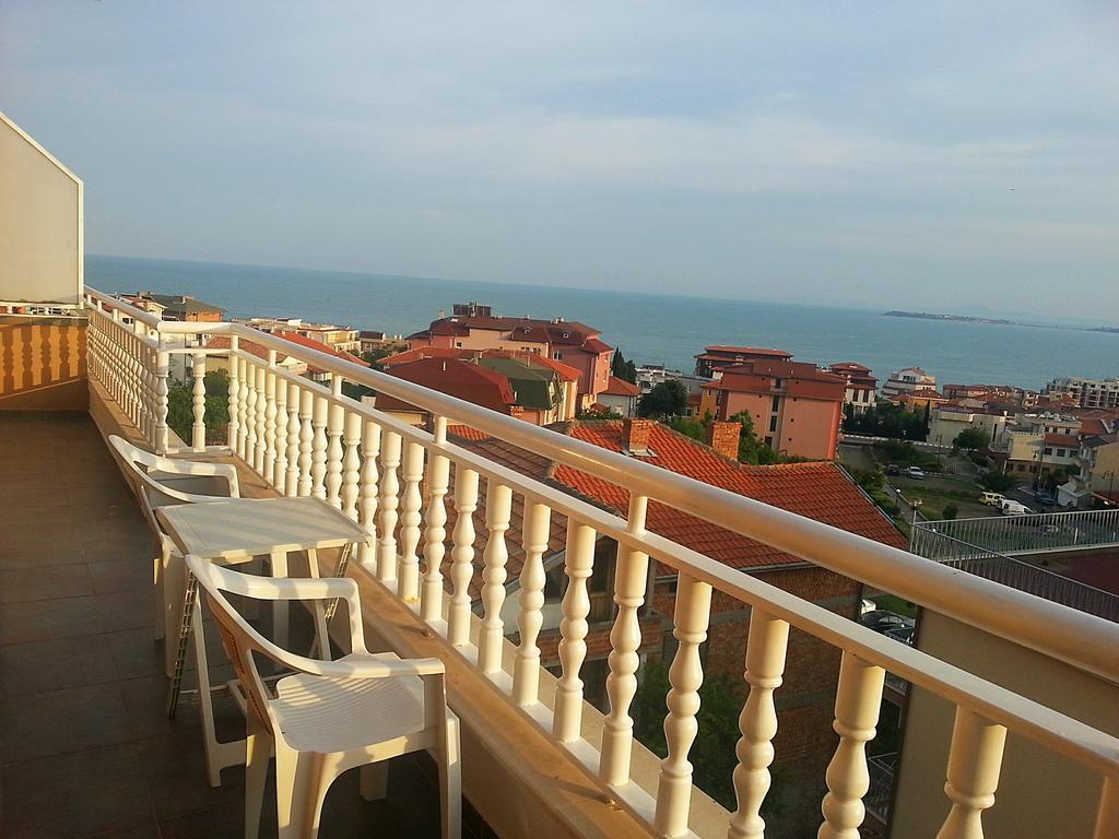Guest House Rona - Free Parking And Sea View Свети Влас Екстериор снимка